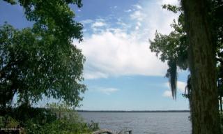 109 Beechers Point Dr, Welaka, FL 32193-3426