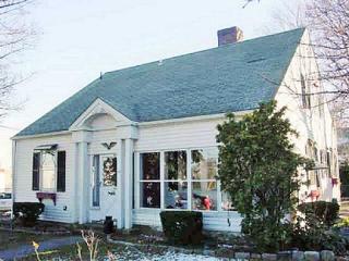 790 Hartford Ave, Providence, RI 02919-5405