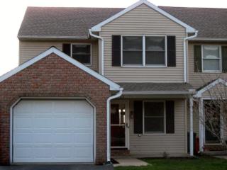 33 Parkview Dr, Swartzville, PA 17569-9497