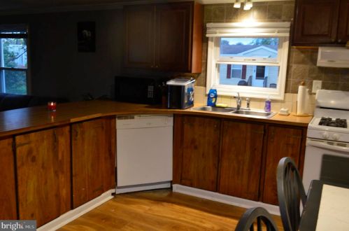 2208 Blair Dr, Yardley PA  19067-3606 exterior