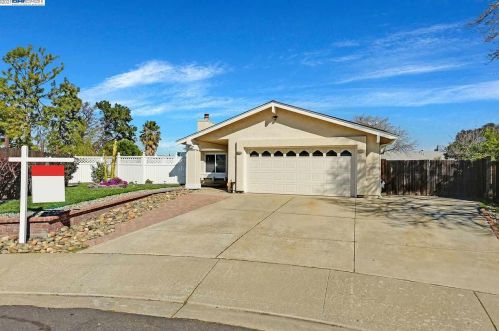 5232 Teakwood Dr, Oakley, CA 94561-1627