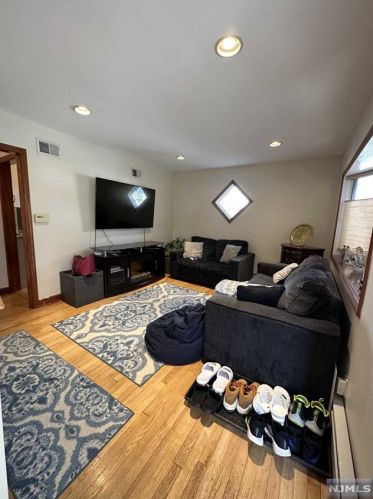 22 State St, Mahwah NJ  07430-1173 exterior