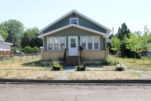 440 1st Ave, Dickinson ND  58601-3204 exterior