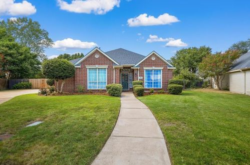 6891 High Country Dr, Fort Worth, TX 76132-3057
