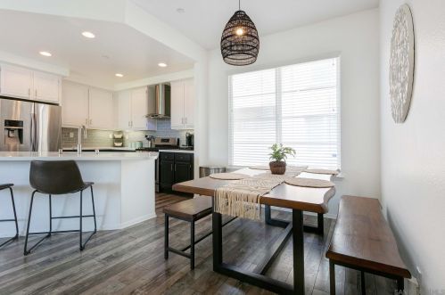 2746 Escala Cir, San Diego, CA 92108-6726