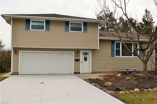 9329 Monticello Dr, Twinsburg, OH 44087-1524