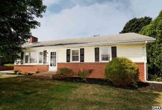 1910 Douglas Dr, Carlisle PA  17013-1020 exterior
