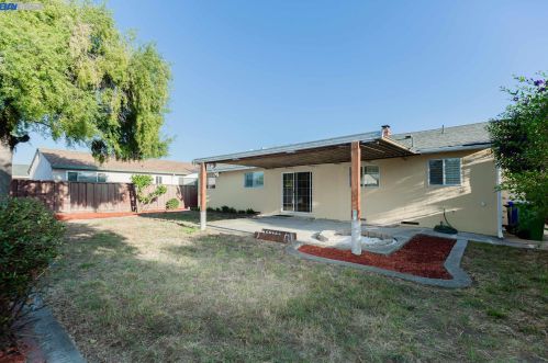 1825 Via Amigos, San Lorenzo CA  94580-2013 exterior