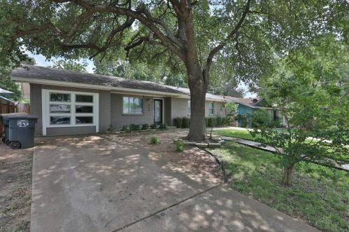900 9th St, Georgetown TX  78626-5453 exterior