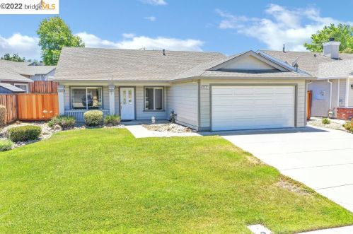2227 El Lago Dr, Oakley, CA 94561-4166