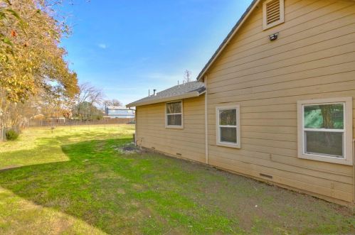 9665 Kent St, Elk Grove CA  95624-2432 exterior