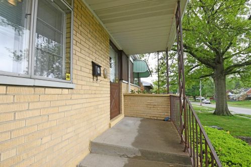 8336 Coghill Ln, Cincinnati, OH 45239-3808