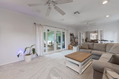 6880 10th St, Long Beach CA  90815-4930 exterior
