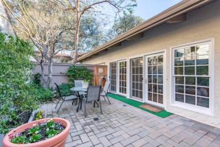 19203 Vineyard Ln, Saratoga, CA 95070-4539
