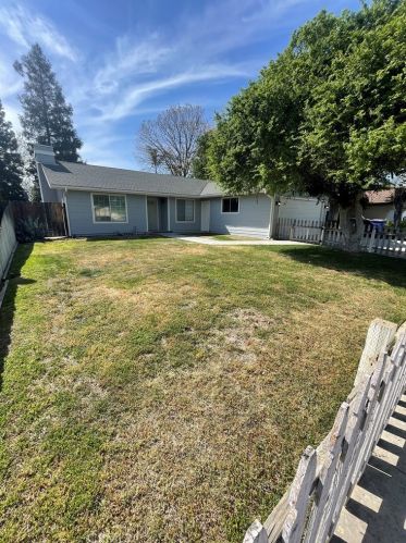 6565 Tracy Ave, Fresno CA  93722-2903 exterior