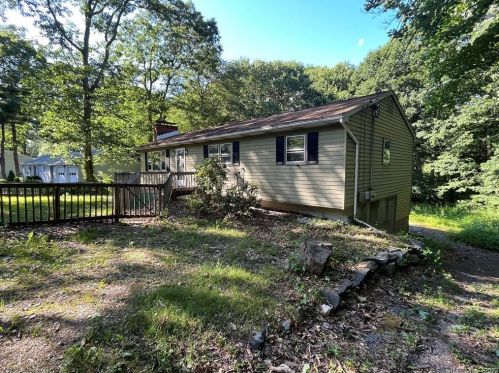 186 Andrews Rd, Waterbury, CT 06716-1040