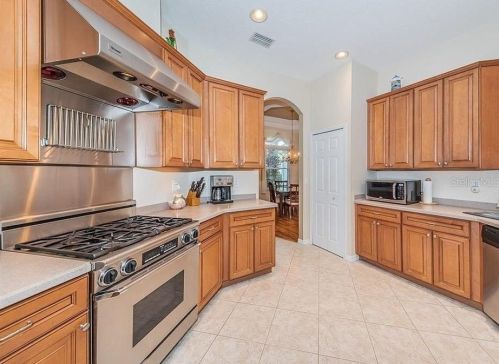 1673 Oak Park Ct, Tarpon Springs FL  34689-3891 exterior