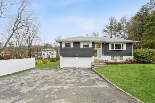110 Narragansett Ave, Crotonville, NY 10562-2637