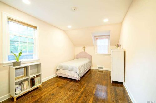 25 Ascot Rdg, Great Neck NY  11021-2900 exterior