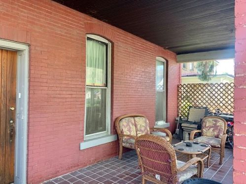 910 8th Ave, Beaver Falls, PA 15010-4504