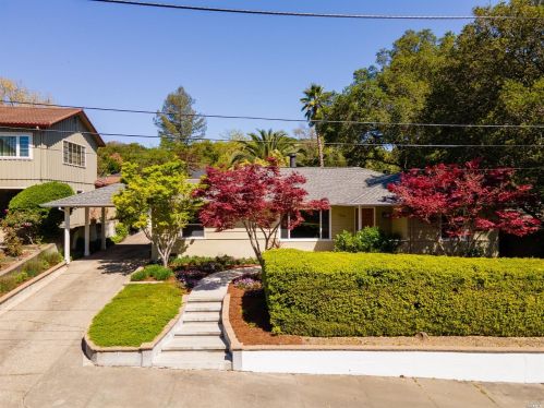 1029 Crest Dr, Santa Rosa CA  95404-2216 exterior