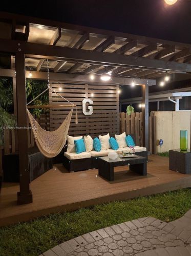 574 159th Ave, Hollywood FL  33028-1551 exterior