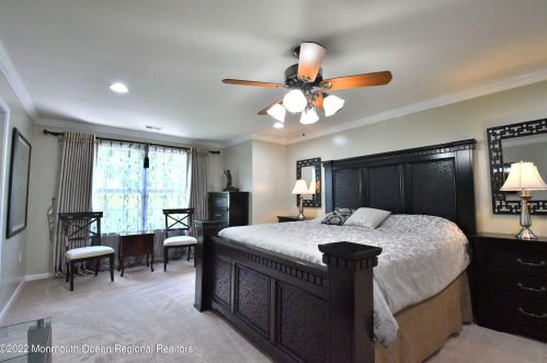 7 Lily Ln, Piscataway NJ  08854-6670 exterior