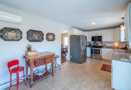 283 Mamanasco Rd, Ridgefield CT  06877-2425 exterior