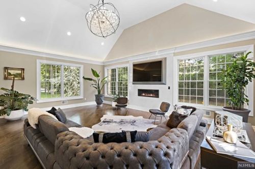 745 Colonial Rd, Franklin Lakes, NJ 07417-1229