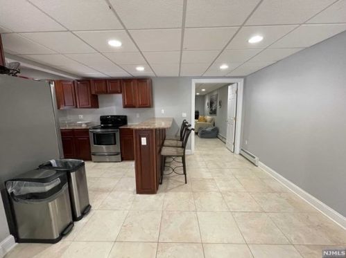 32 Crescent Dr, Skyline Lakes NJ  07456-1109 exterior