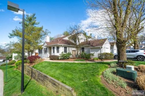 19 Kerri Ln, Lincoln Park, NJ 07035-2113