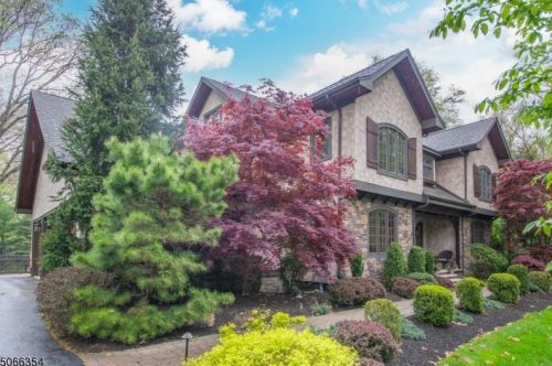 3 Hanover Rd, Mountain Lakes, NJ 07046-1003