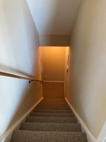 8 Summit Dr, Marlborough NY  12542-6408 exterior