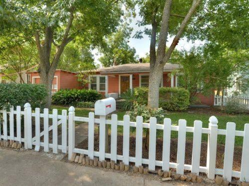 1505 Arcadia Ave, Austin TX  78757-2904 exterior
