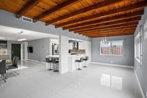 1905 45th Ave, Hollywood FL  33021-4105 exterior