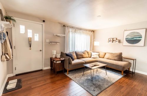 215 Cape May Ave, Pittsburgh, PA 15216-3707