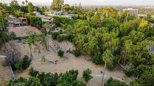 16838 Oak View Dr, Van Nuys CA  91436-3240 exterior