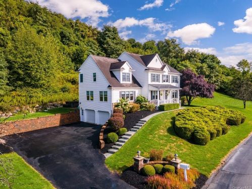 15 Mt Pleasant Dr, Poughquag, NY 12570-5900