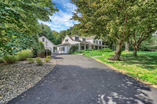 5 Carlson Ter, Fishkill NY  12524-3001 exterior