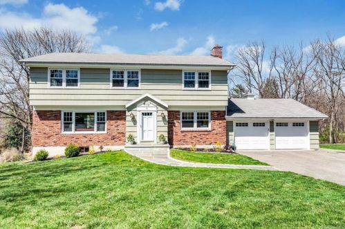 1 Ivanhoe Pl, Briarcliff, NY 10510-2409