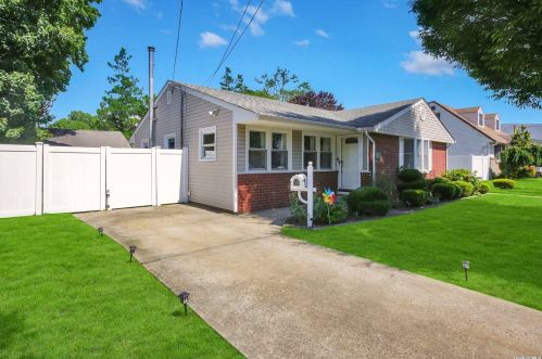 325 Maple Ave, Hempstead, NY 11553-1621
