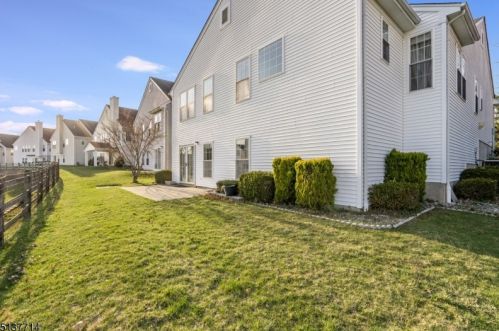 65 Kensington Cir, Belvidere NJ  07823-1700 exterior