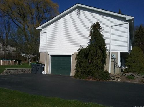 15 Maplewood Dr, Middletown NY  10940-6689 exterior