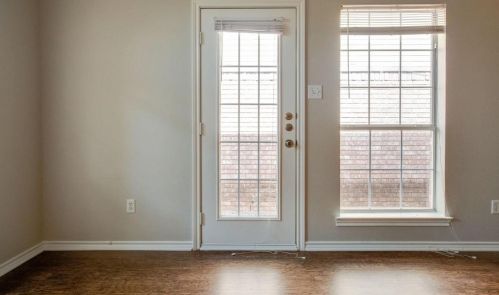 1913 Lee Dr, Denton TX  76209-4789 exterior