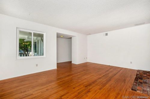 6281 Broadmoor Dr, La Mesa, CA 91942-4002