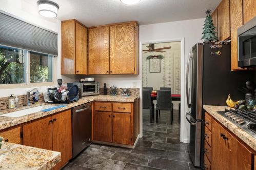 1503 Sierra St, Redwood City CA  94061-2712 exterior