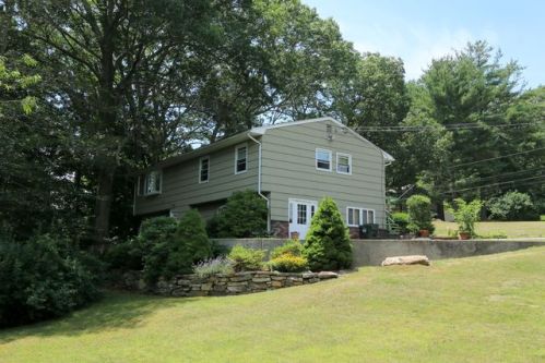 1 Tulip Rd, Mahopac, NY 10541-3725