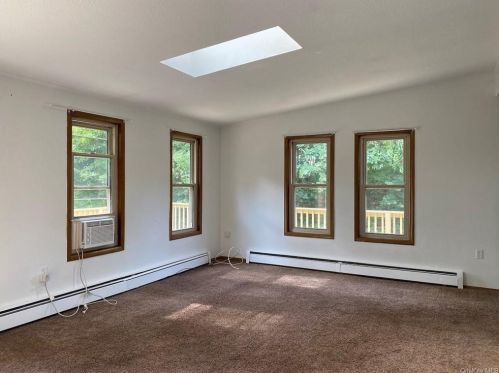 10 Kris Korner Dr, Marlborough NY  12542-5805 exterior