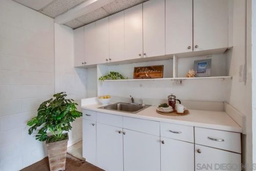 1527 Loring St, San Diego CA  92109-1765 exterior