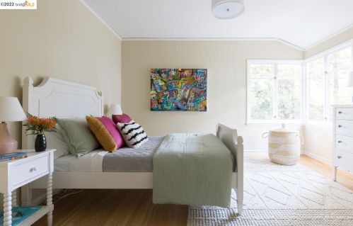 5901 La Salle Ave, Oakland CA 94611-3225 exterior